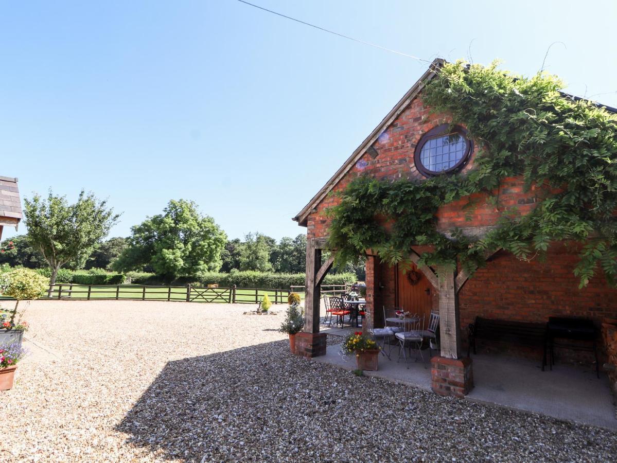 Honeysuckle Farmhouse Tarporley Exterior photo
