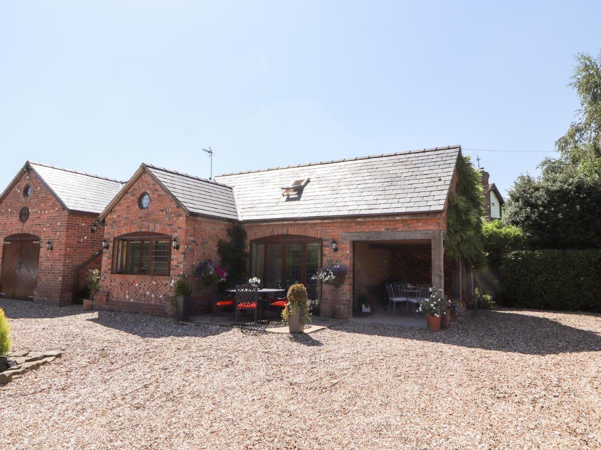 Honeysuckle Farmhouse Tarporley Exterior photo